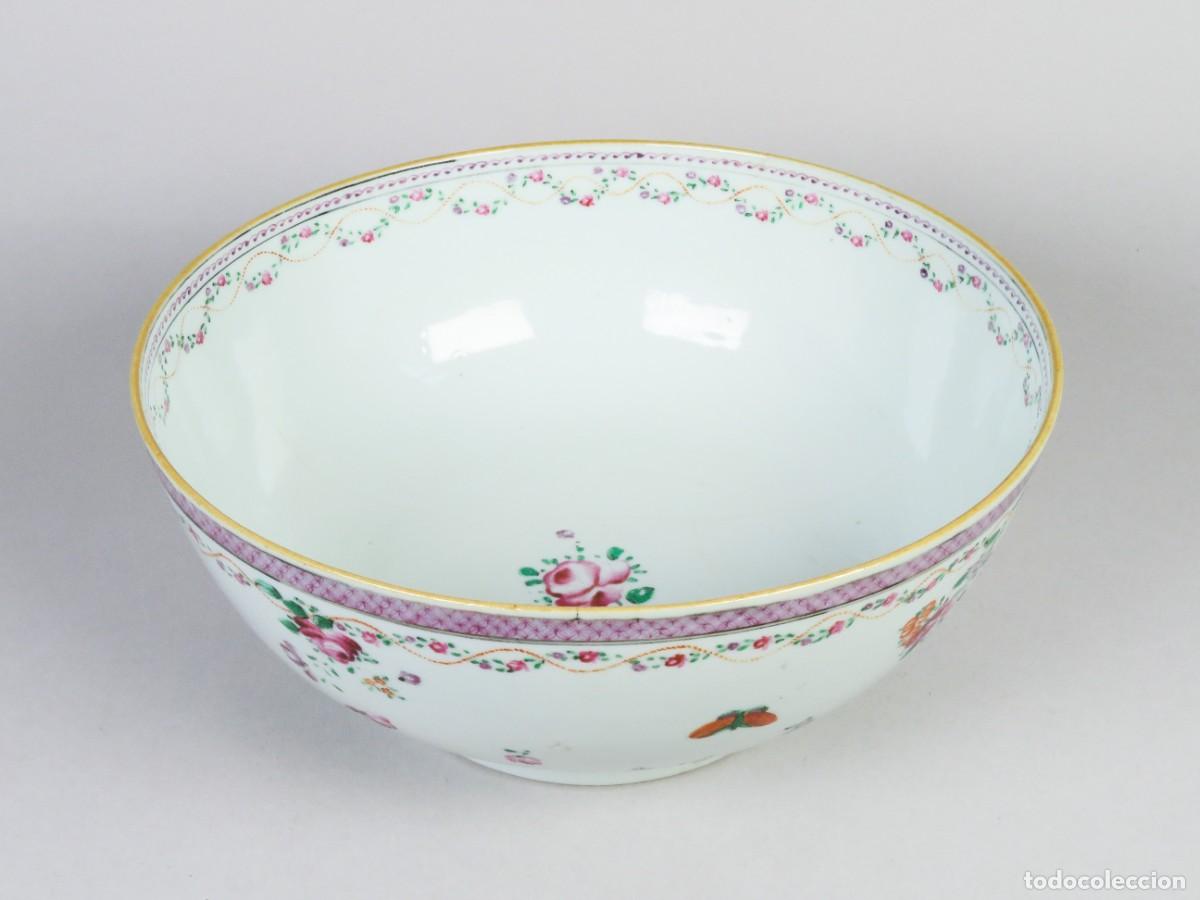 Antiguidades: Cuenco de porcelana Compa&ntilde;&iacute;a de Indias con decoraciones florales Familia Rosa siglo XVIII