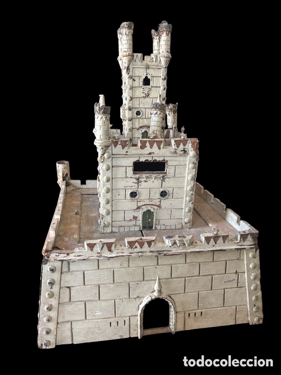 Antig&uuml;edades: Bonito Castillo, de madera antiguo.
