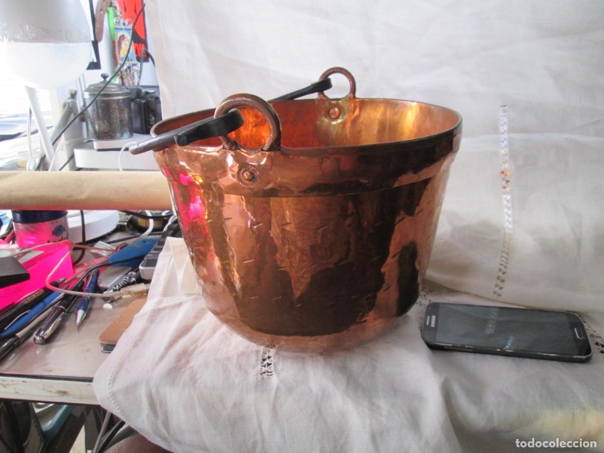 Antig&uuml;edades: CUBO DE BROCE O LATON 24 CMS DE ALTO