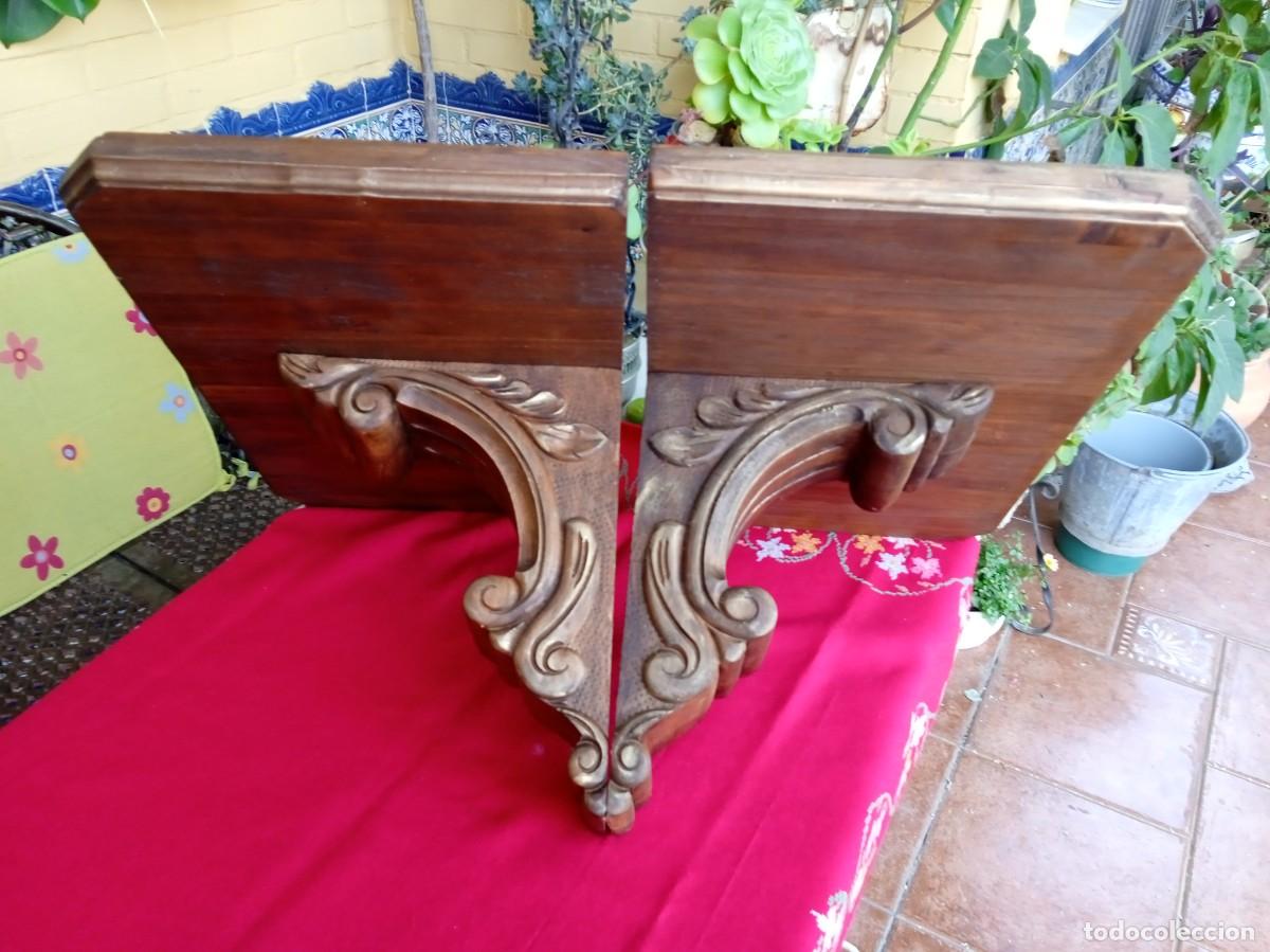 Antig&uuml;edades: M&eacute;nsula repisa de madera tallada para figura, precio por unidad
