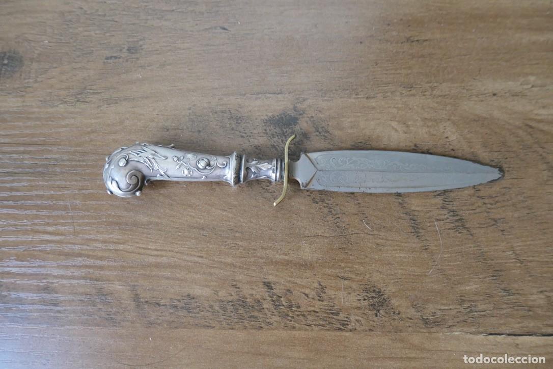 Antig&uuml;edades: Abrecartas con mango de plata 800- de estilo rom&aacute;ntico -20 cm