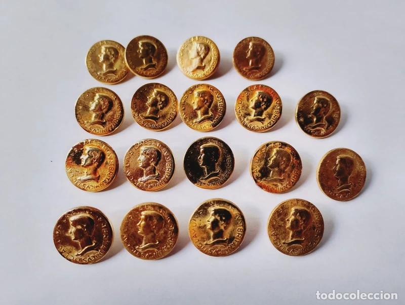 Antig&uuml;edades: Lote de 18 antiguos botones. Emperador Claudio de Roma. Botones met&aacute;licos dorados.