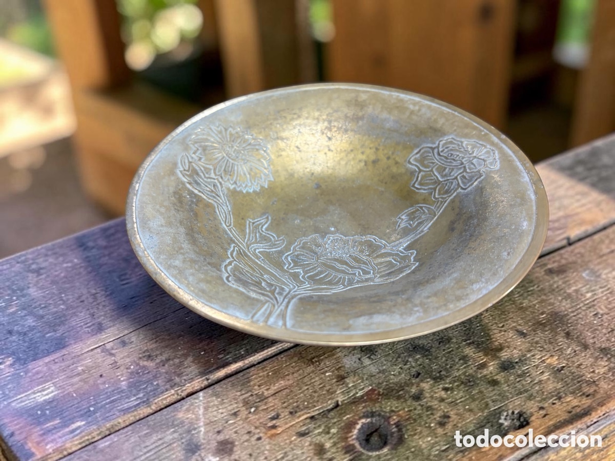 Antig&uuml;edades: Antiguo centro de mesa de lat&oacute;n - Foto 2