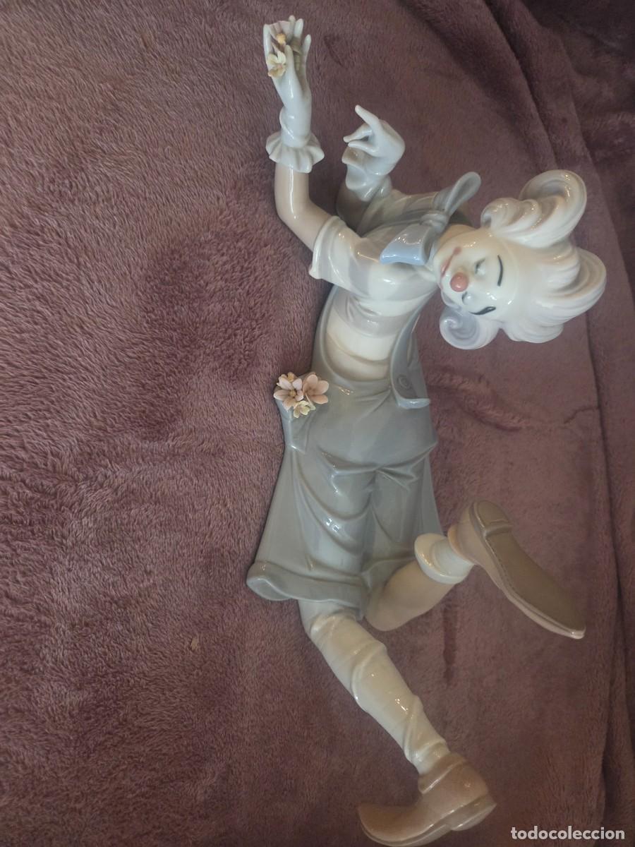 Antig&uuml;edades: Exquisita figura de Lladr&oacute;. Ver la finura de los detalles