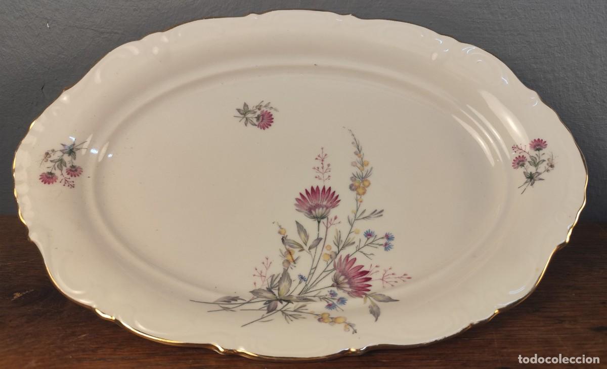 Oggetti Antichi: Bandeja de porcelana Santa Clara Vigo con decoraci&oacute;n floral y borde dorado