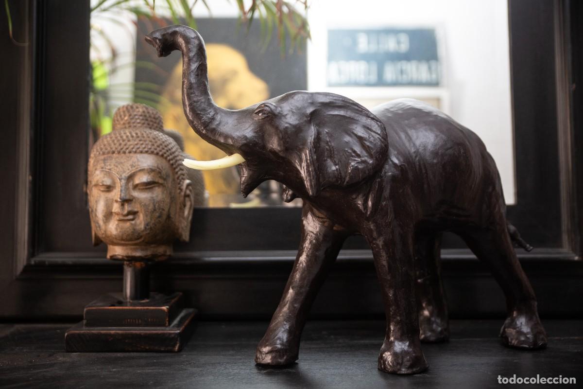 Antig&uuml;edades: Elefante vintage de cuero. Reino Unido. A&ntilde;os 50/60