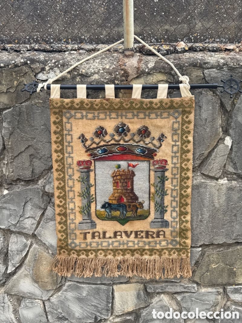 Antig&uuml;edades: Tapiz her&aacute;ldico antiguo de Talavera de la Reina &ndash; A. Jaimen Puchol (Madrid)