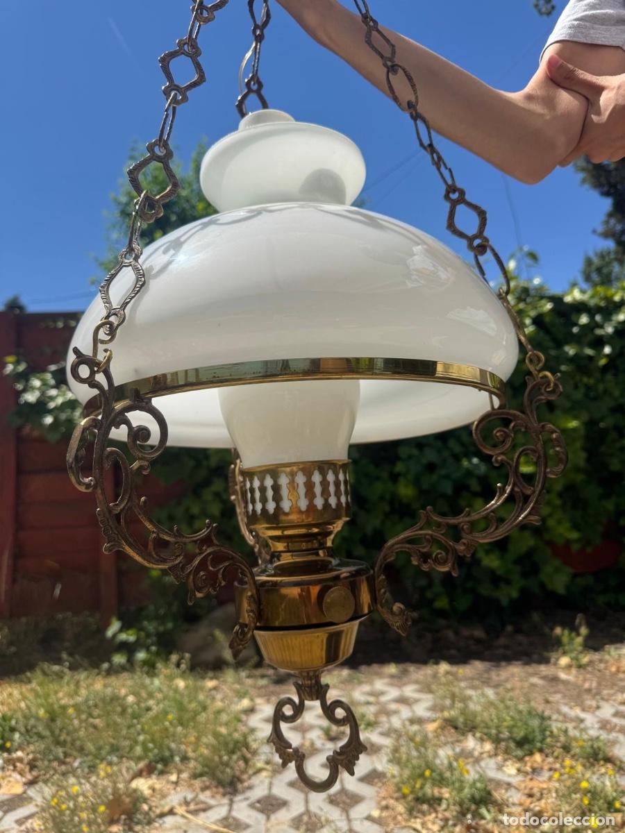 Antig&uuml;edades: L&aacute;mpara opalina blanca quinqu&eacute; de colgar S XX 90x39cms