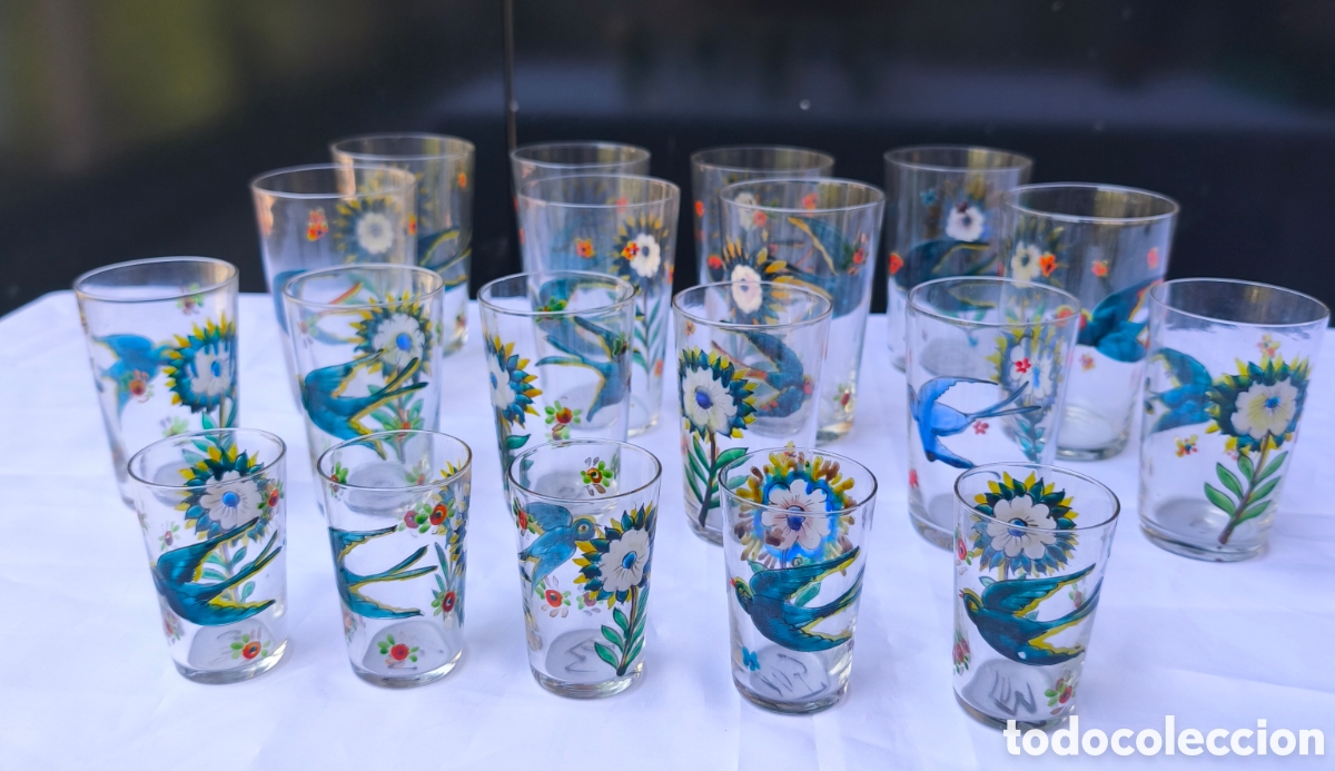 Antig&uuml;edades: LOTE DE 19 VASOS DE VIDRIO ESMALTADOS &rdquo; JOSEP MAR&Iacute;A GOL I CREUS&rdquo;.