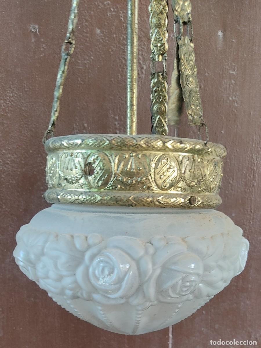 Antig&uuml;edades: ANTIGUA LAMPARA DE TECHO MODERNISTA DE METAL Y TULIPA DE CRISTAL CON RELIEVE DE ROSAS
