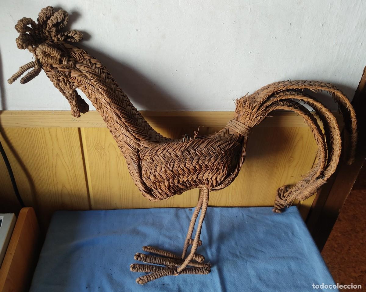Antig&uuml;edades: ANTIGUO GALLO ARTESANAL DE ESPARTO DE GRAN TAMA&Ntilde;O