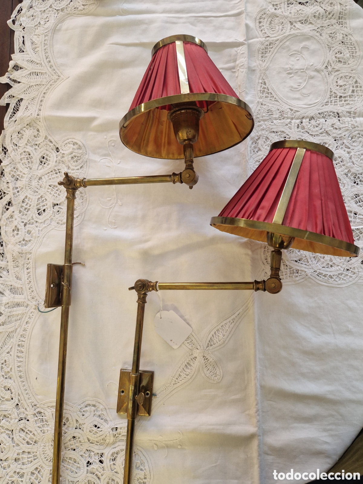 Antig&uuml;edades: Pareja de apliques franceses de lat&oacute;n extensibles S.XX
