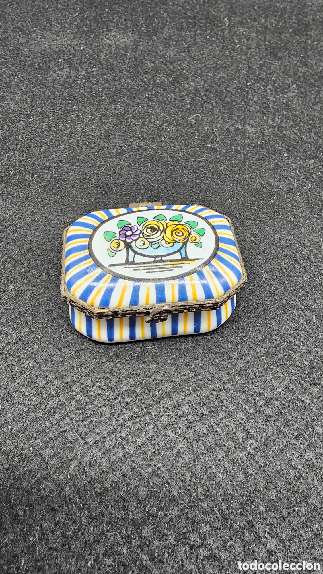 Antig&uuml;edades: Cajita de porcelana de colecci&oacute;n
