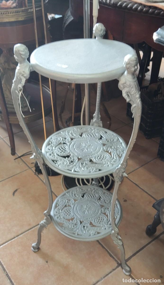Antig&uuml;edades: Peana macetero modernista De metal
