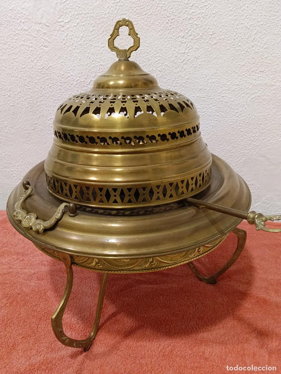 Antig&uuml;edades: Brasero dBrasero antiguo de lat&oacute;n con tapa y pala original