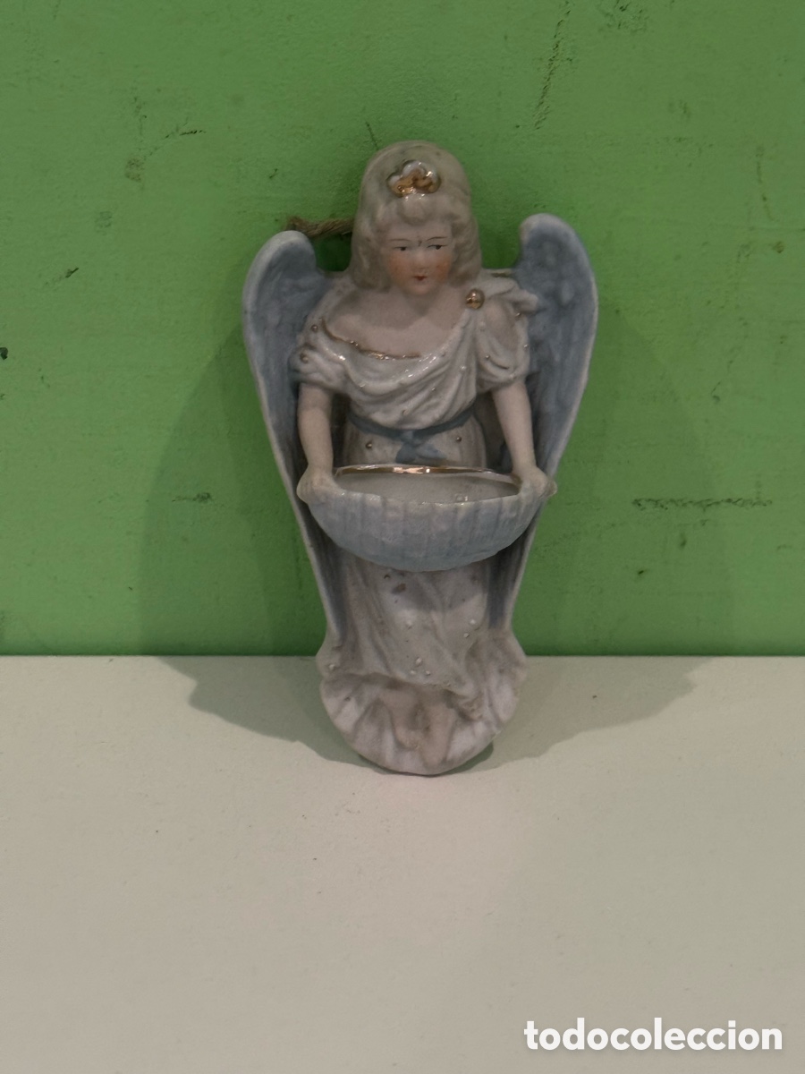 Antig&uuml;edades: Benditera antigua &aacute;ngel de porcelana biscuit policromada para colgar a&ntilde;os 1920-1940