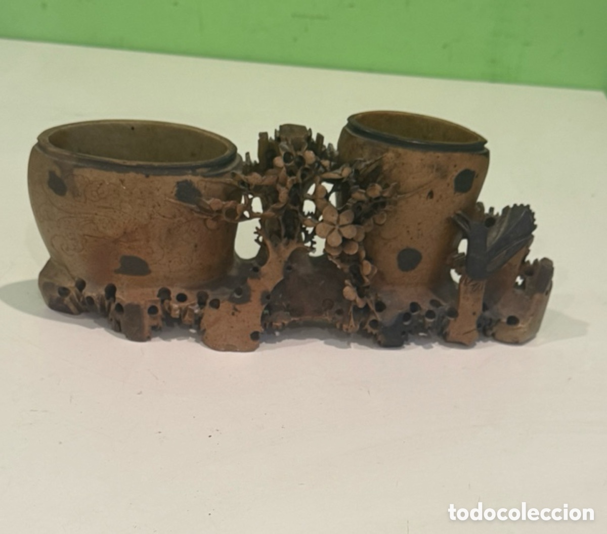 Antig&uuml;edades: Doble florero chino en piedra jab&oacute;n tallada con aves y flores principios siglo XX