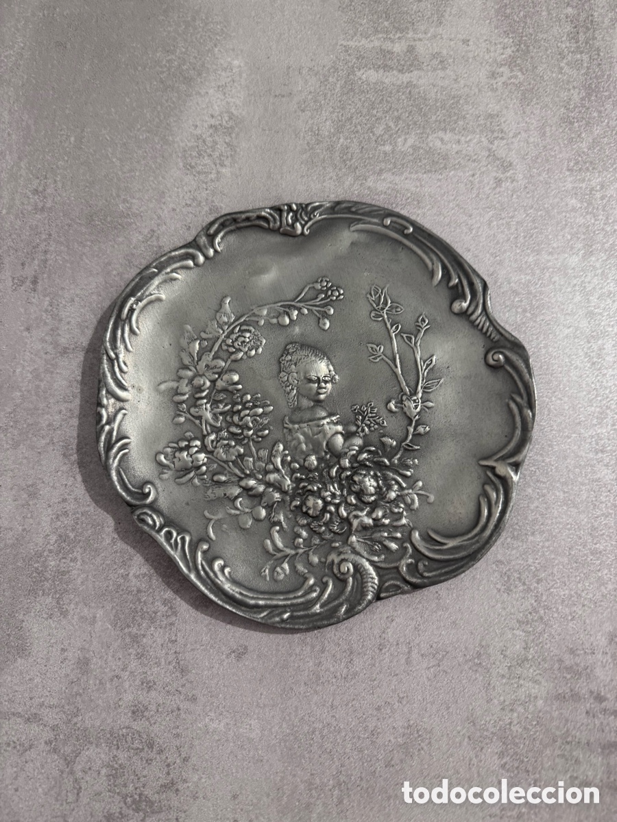 Antig&uuml;edades: Placa Art Nouveau Pewter