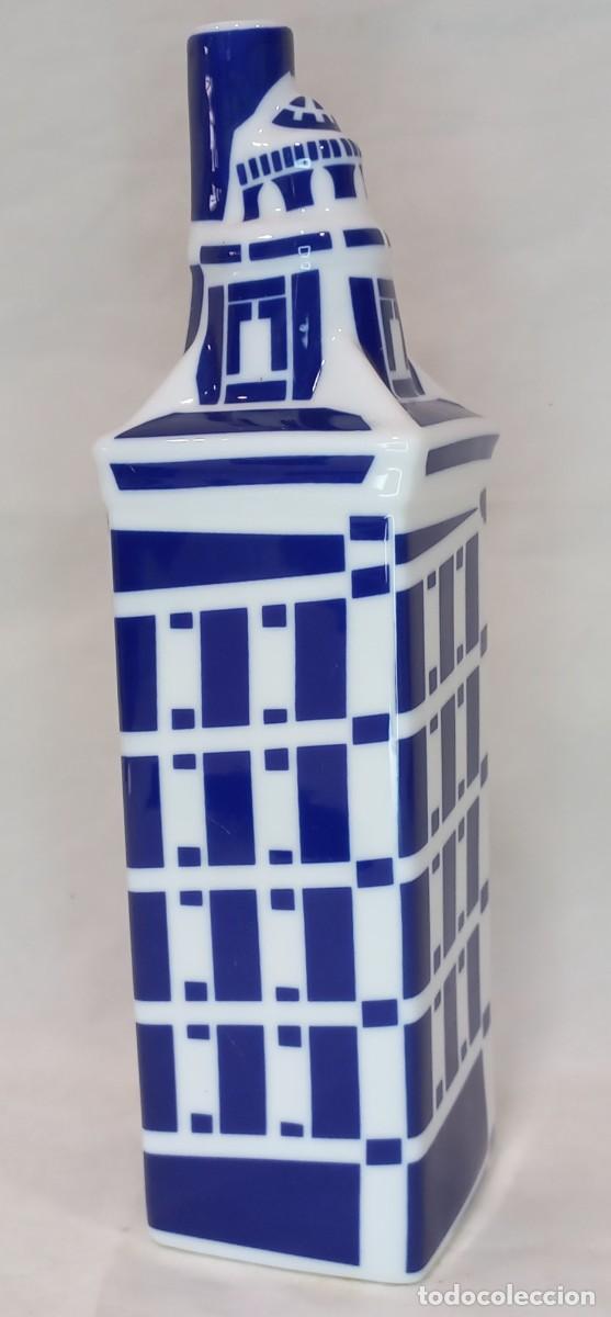 Antiques: BOTELLA DE CERAMICA DE SARGADELOS , REPRESENTA LA TORRE DE HERCULES