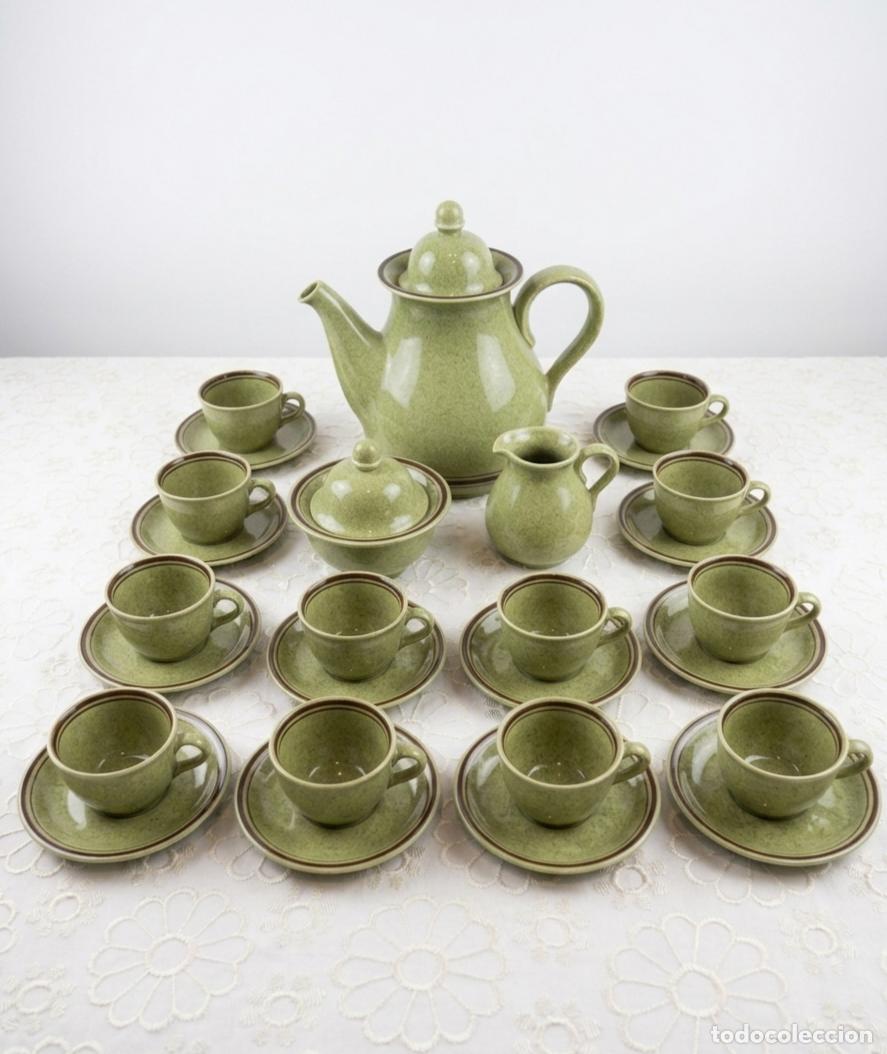 Antig&uuml;edades: Completo juego de caf&eacute; fabricado en cer&aacute;mica de alta calidad.