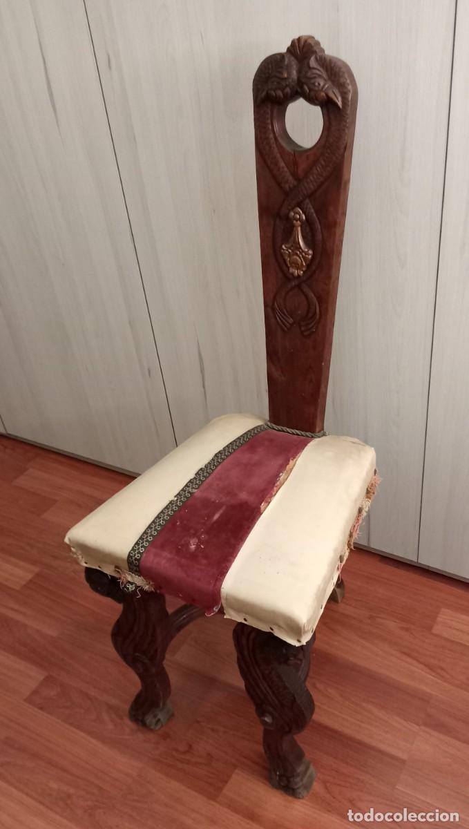 Antig&uuml;edades: silla madera de tres patas