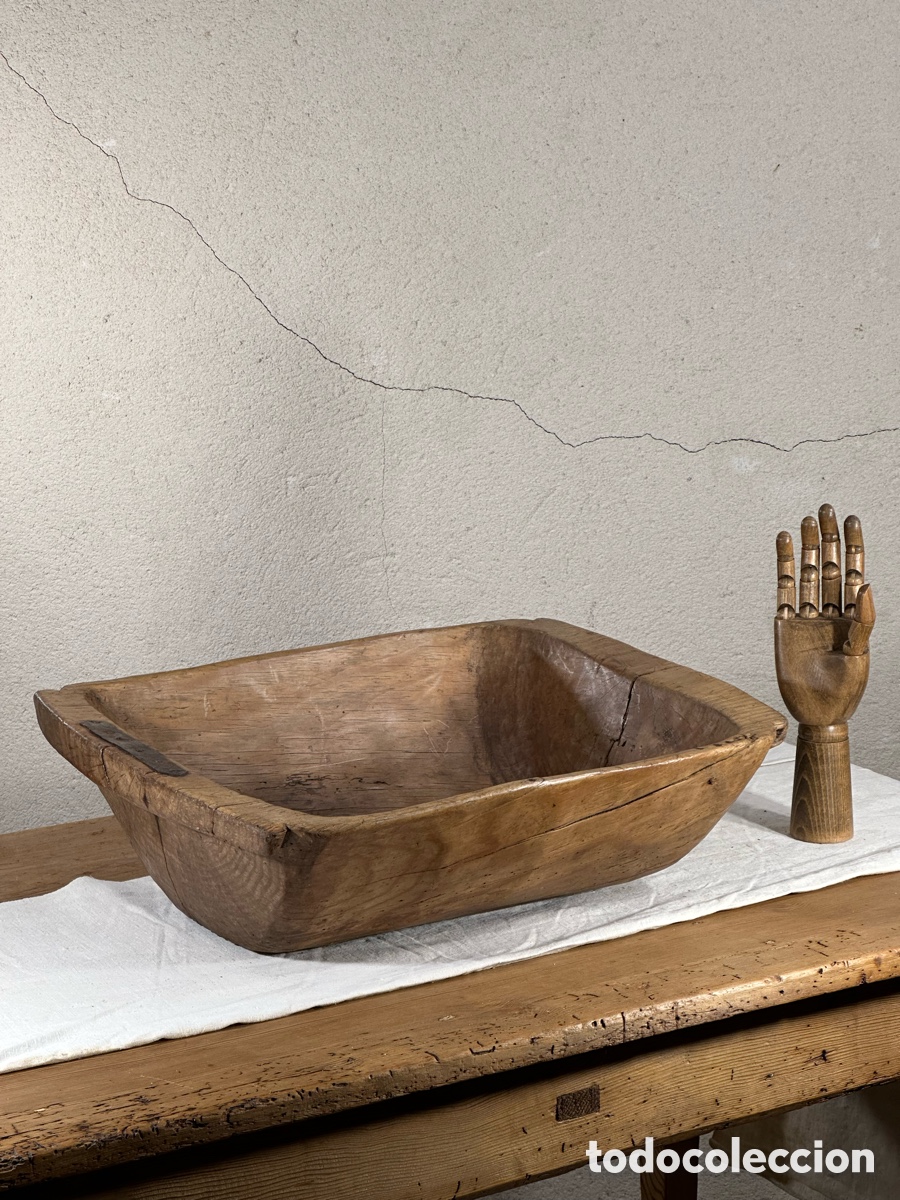 Antig&uuml;edades: Artesa antigua de una sola pieza realizada a azuela