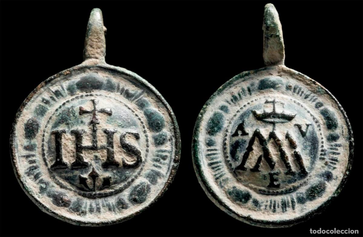 Oggetti Antichi: Religious medal XVI-XVII centuries, Anagramas de Jesucristo y Mar&iacute;a - 23x16 mm.