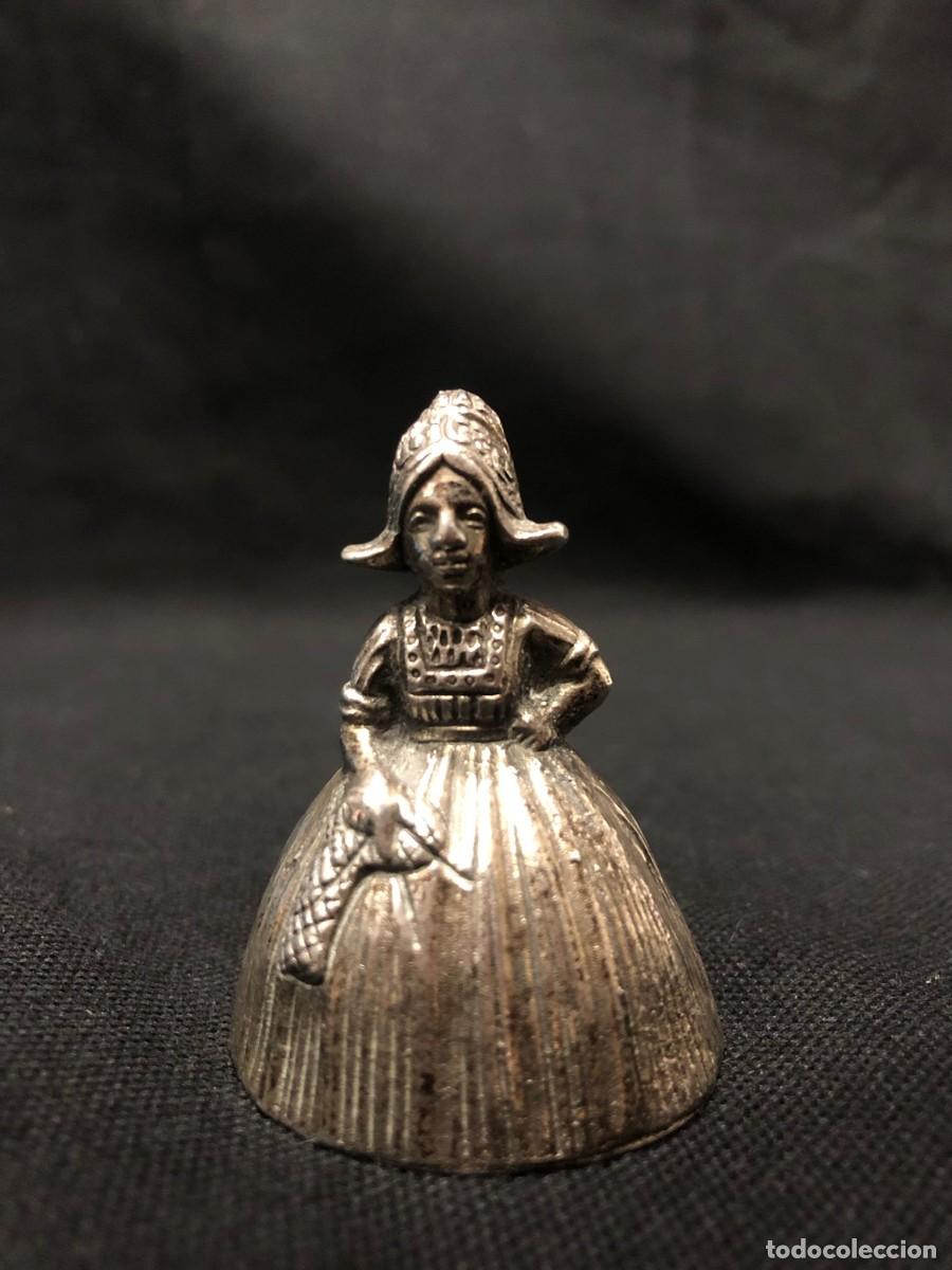 Antig&uuml;edades: Antigua Campanilla de Mesa Figural en Plata de Ley 925 - Mujer Holandesa - 47,90 gr