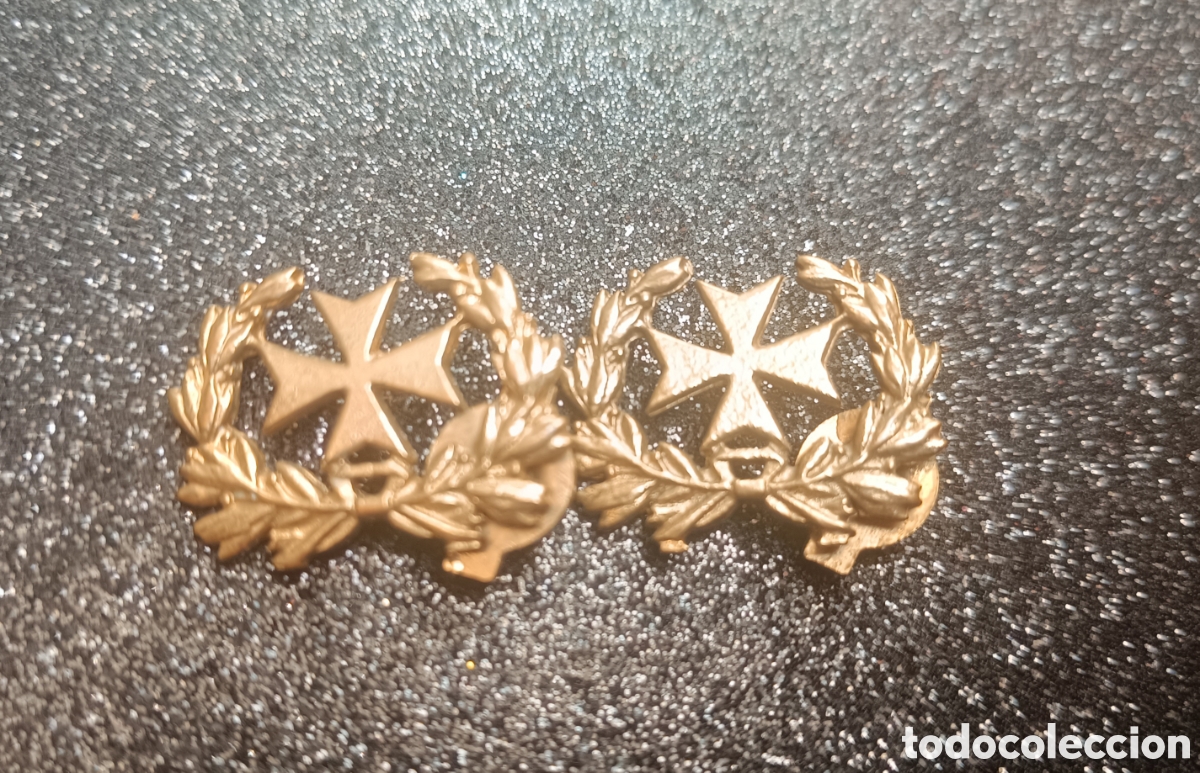 Antig&uuml;edades: Pareja Emblemas Cuello Ej&eacute;rcito Malta