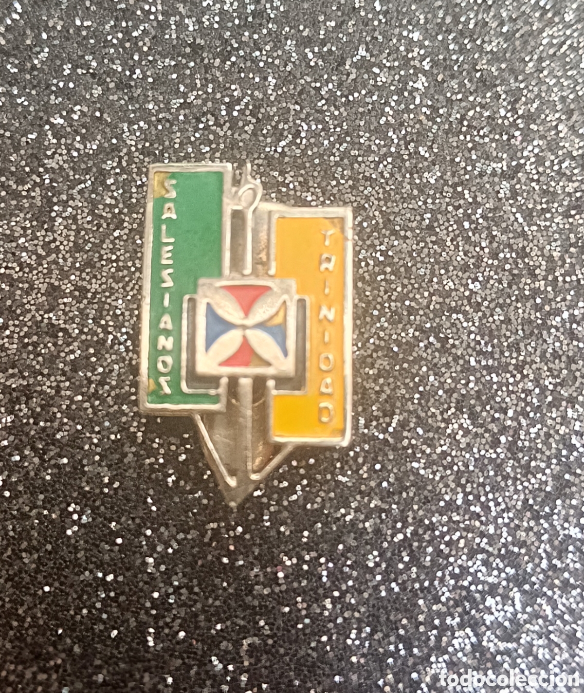 Antig&uuml;edades: Insignia Vintage Colegio Salesianos Trinidad