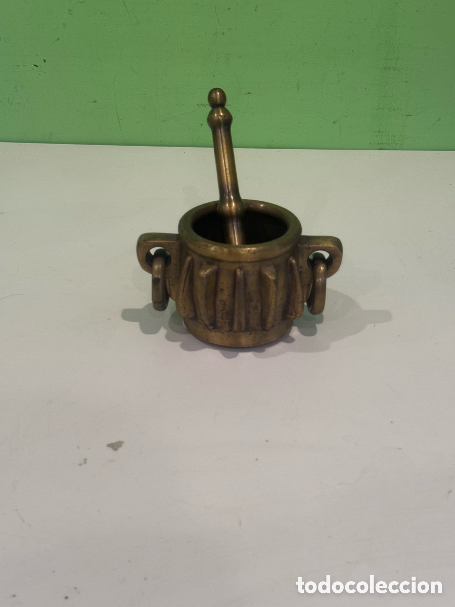 Antig&uuml;edades: Mortero antiguo de bronce estilo g&oacute;tico con maja original finales siglo XIX principios XX