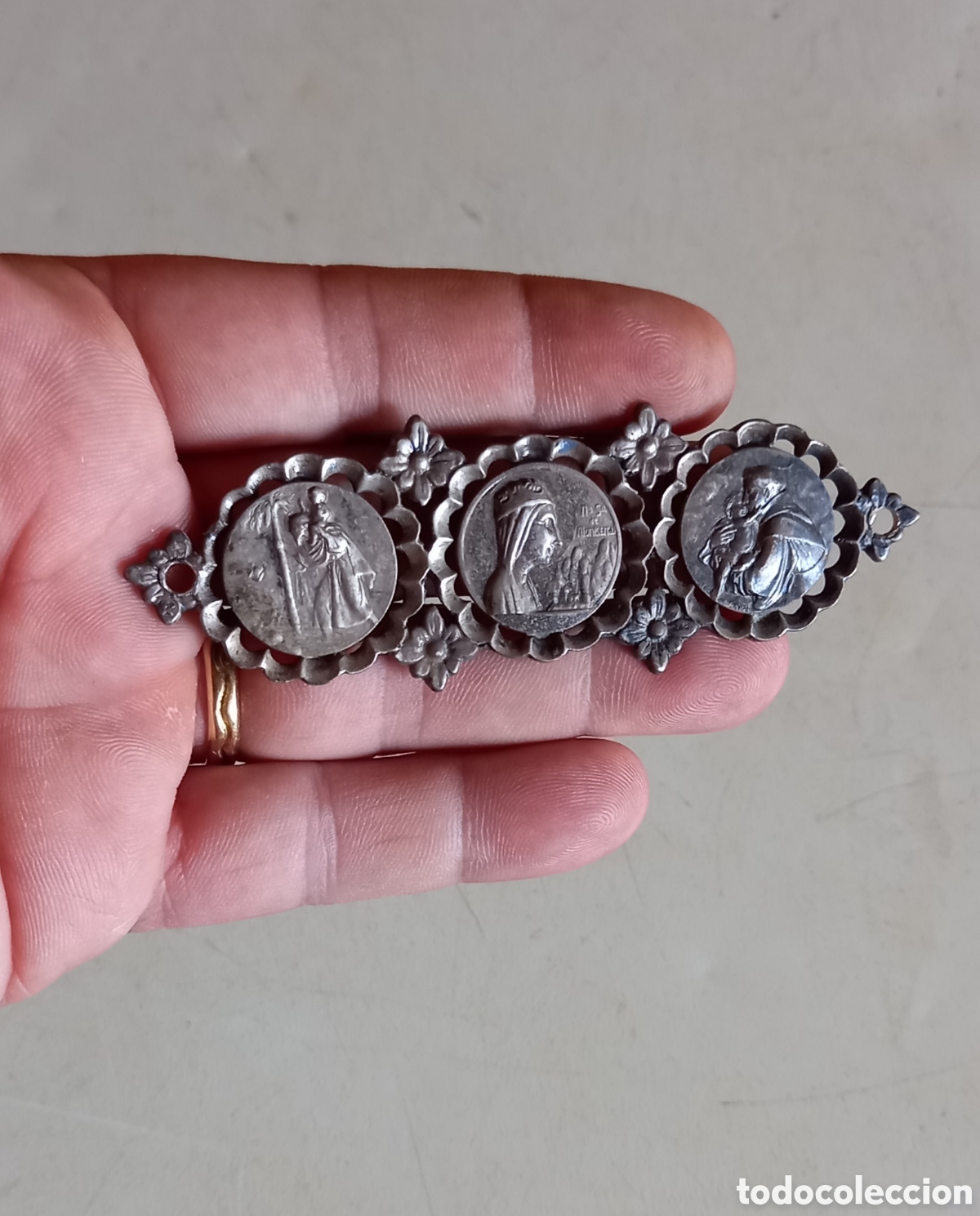 Antig&uuml;edades: A IDENTIFICAR PLACA Y MEDALLAS RELIGIOSO, VERGE DE MONTSERRAT, DE PLATA??
