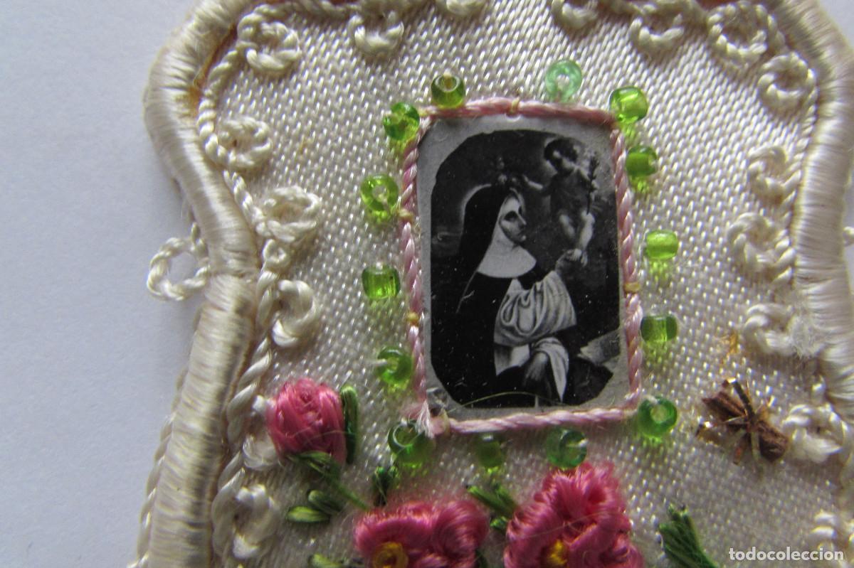 Antig&uuml;edades: ESCAPULARIO BORDADO A MANO - Foto 3