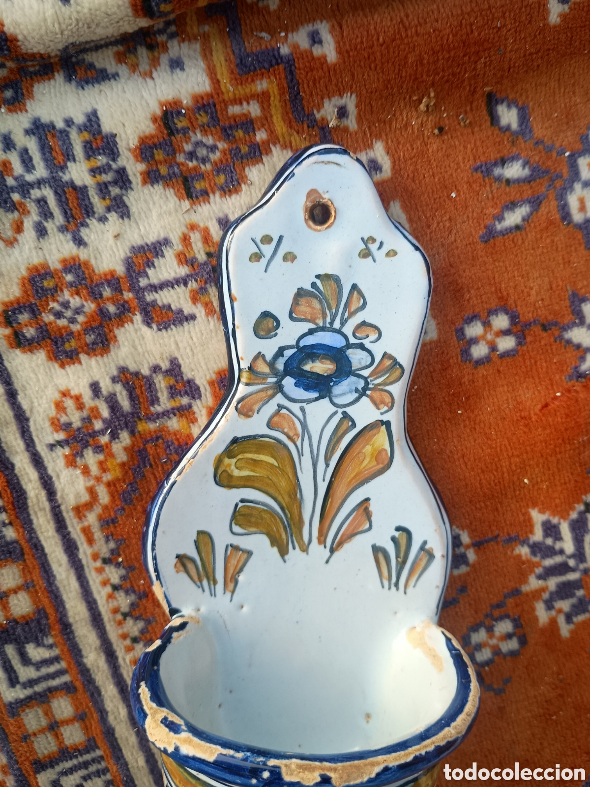 Antig&uuml;edades: Benditera Talavera firmado - Foto 2