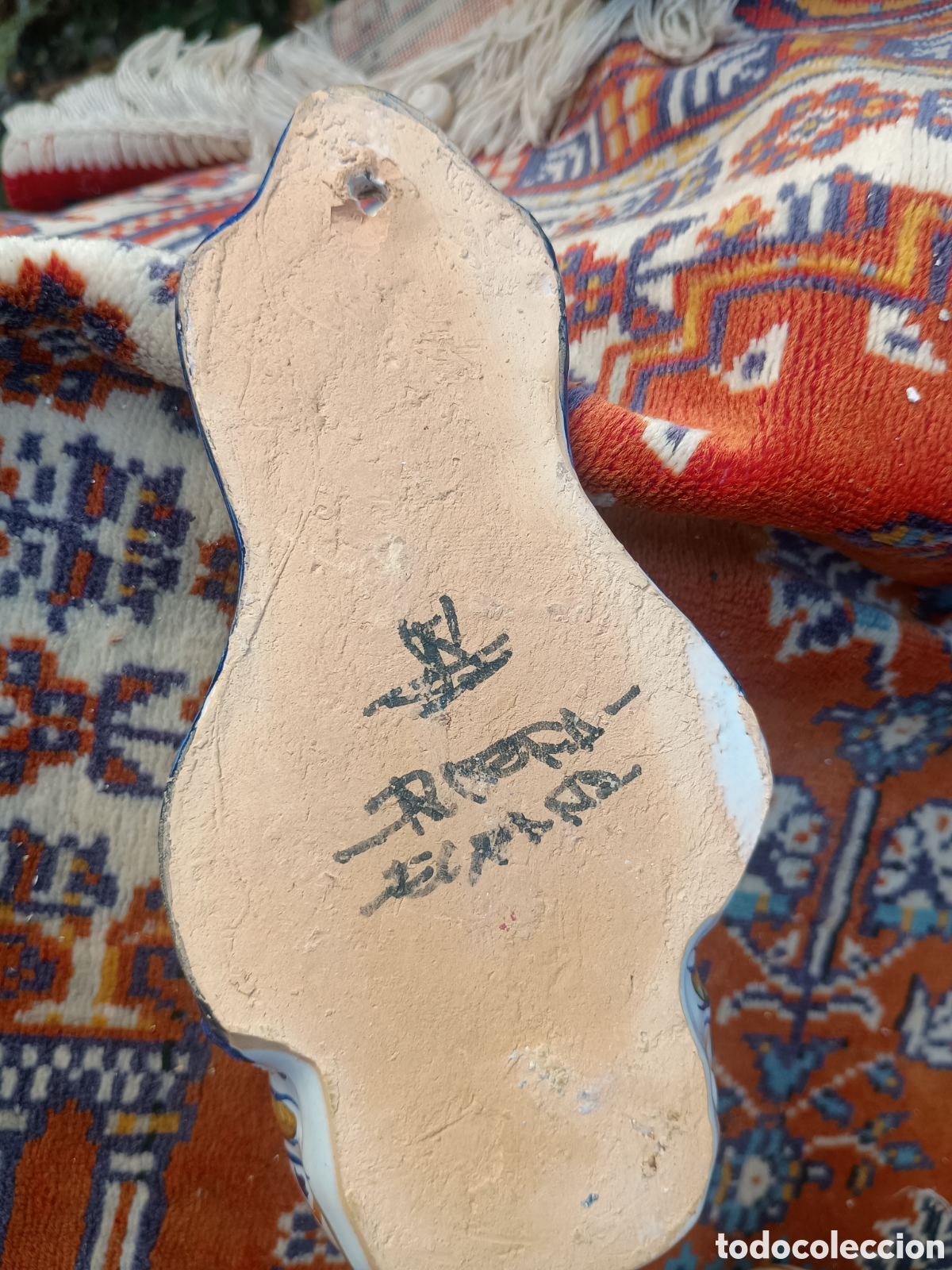 Antig&uuml;edades: Benditera Talavera firmado - Foto 6