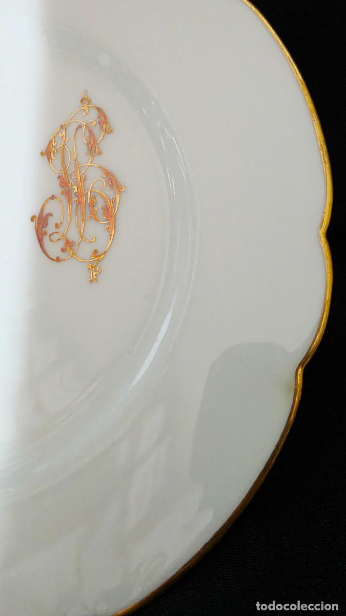 Antiquit&eacute;s: Lote de 3 Platos Antiguos S.XIX en Porcelana Fina Pintados a Mano con Monograma en Oro 24k