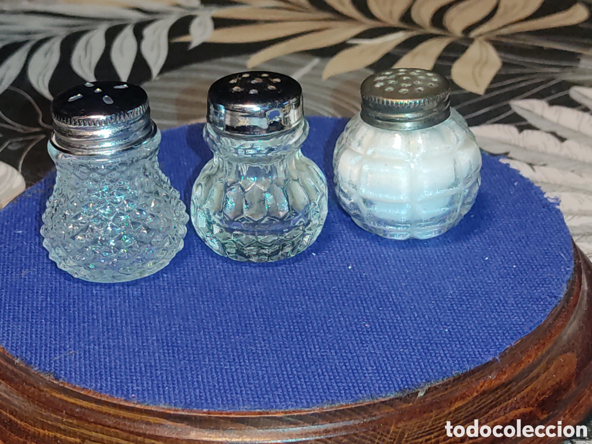 Antig&uuml;edades: 2 peque&ntilde;os saleros y un pimentero de cristal de Bohemia y Santa Lucia.