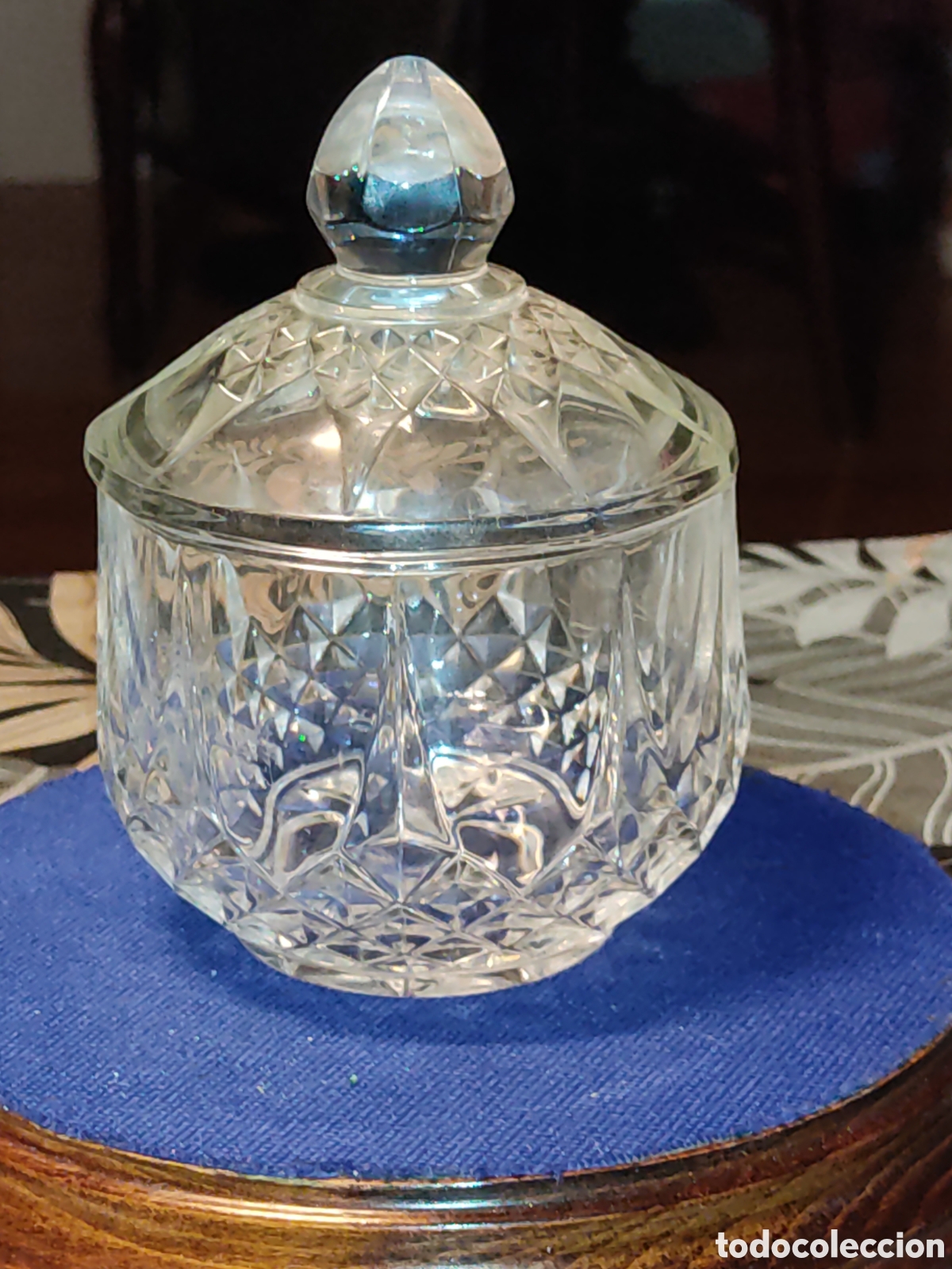 Antig&uuml;edades: Bombonera,bote de frutos secos o varios de cristal de Bohemia tallado.