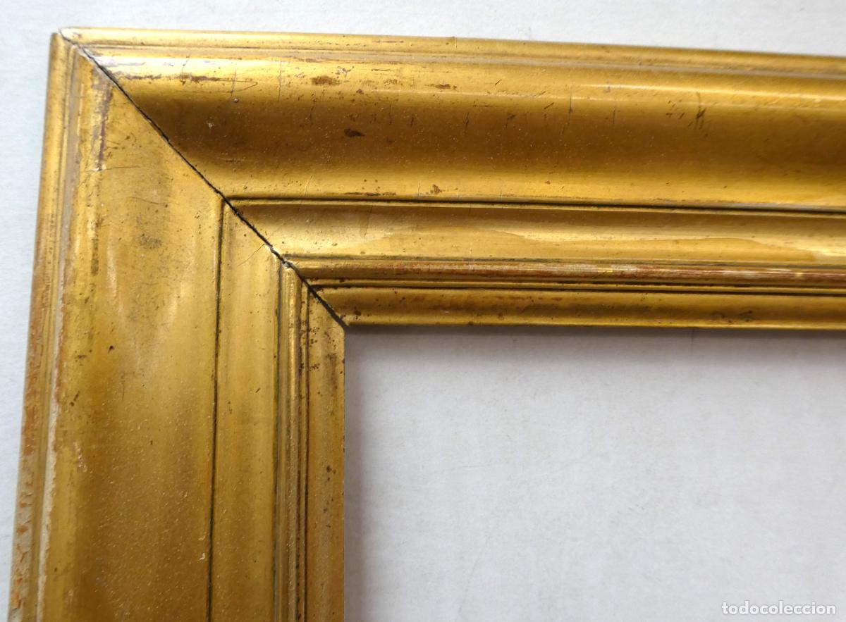 Antig&uuml;edades: Antiguo marco dorado, S XIX mide interior 66,5X55,5 cm y 83X72 cm exterior,.
