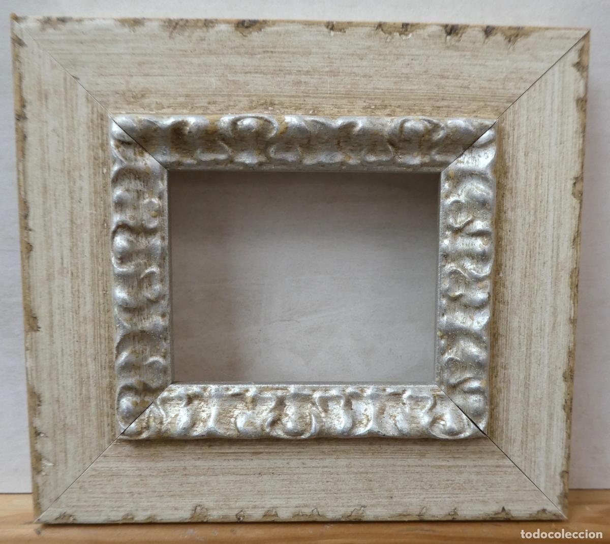 Antig&uuml;edades: Bonito Marco de madera envejecido, mide interior 9,5X7,5 cm y 17X15,5 cm exterior,.