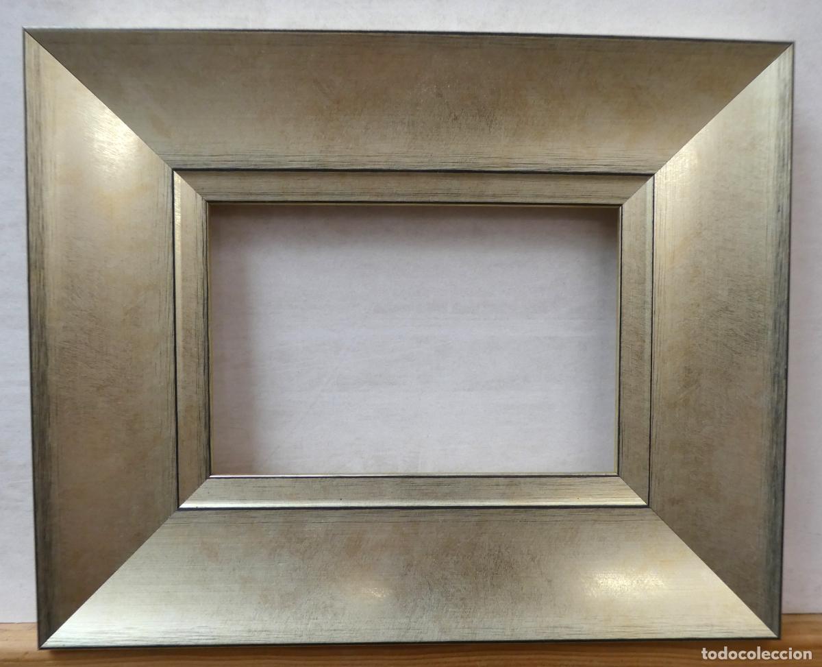 Antig&uuml;edades: Bonito Marco de madera plateado muy ancho, mide interior 19X13 cm y 31,5X25,5 cm exterior,.