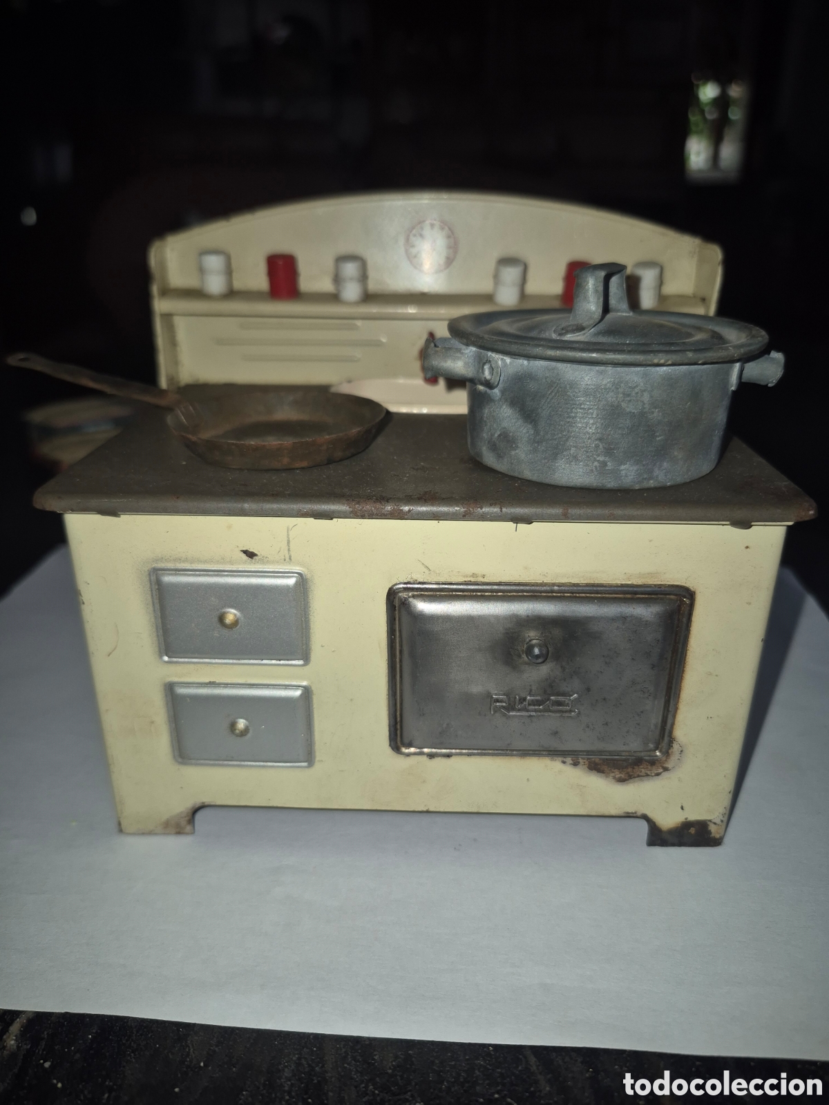 Antig&uuml;edades: Cocina de hojalata de Rico