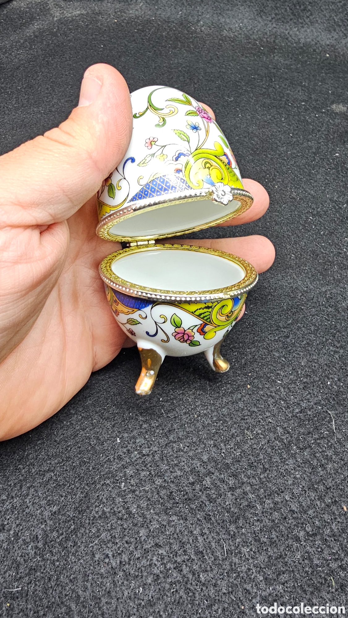 Antig&uuml;edades: Cajita en forma de huevo de porcelana de colecci&oacute;n