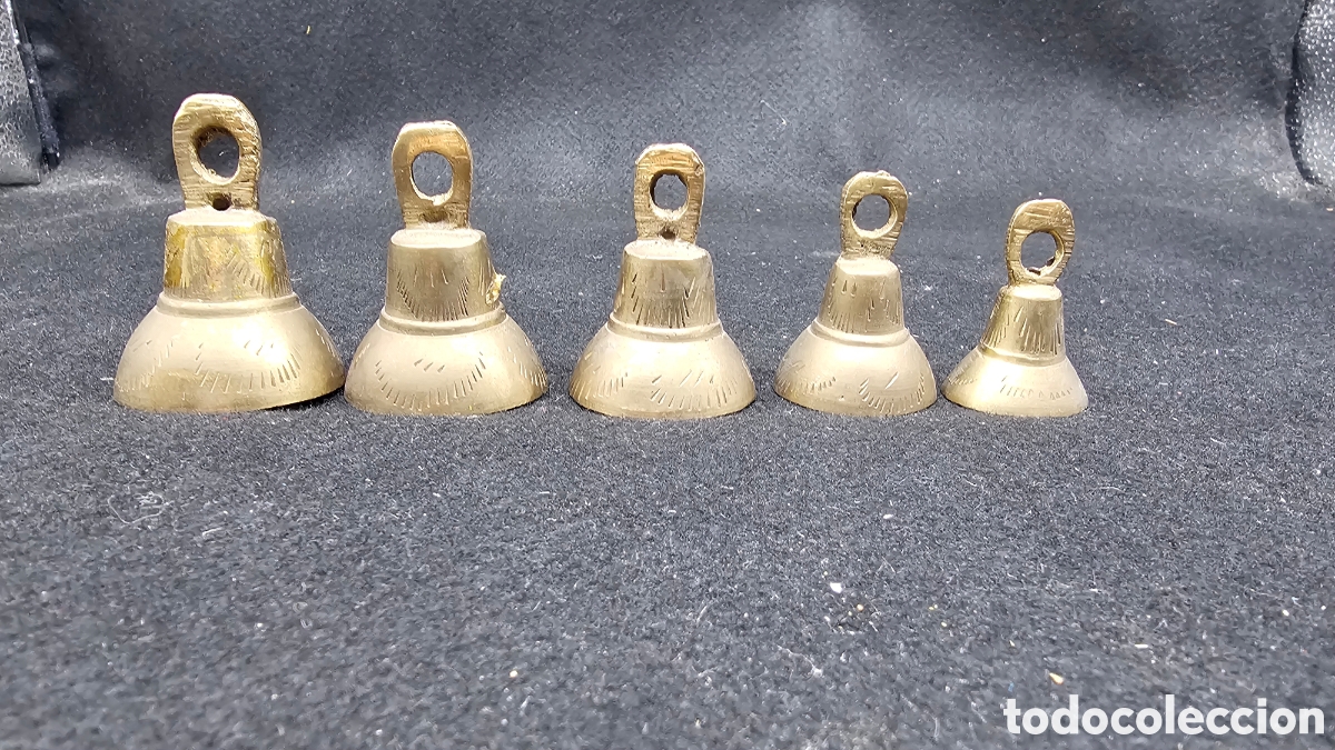 Antig&uuml;edades: Lote de campanillas de bronce