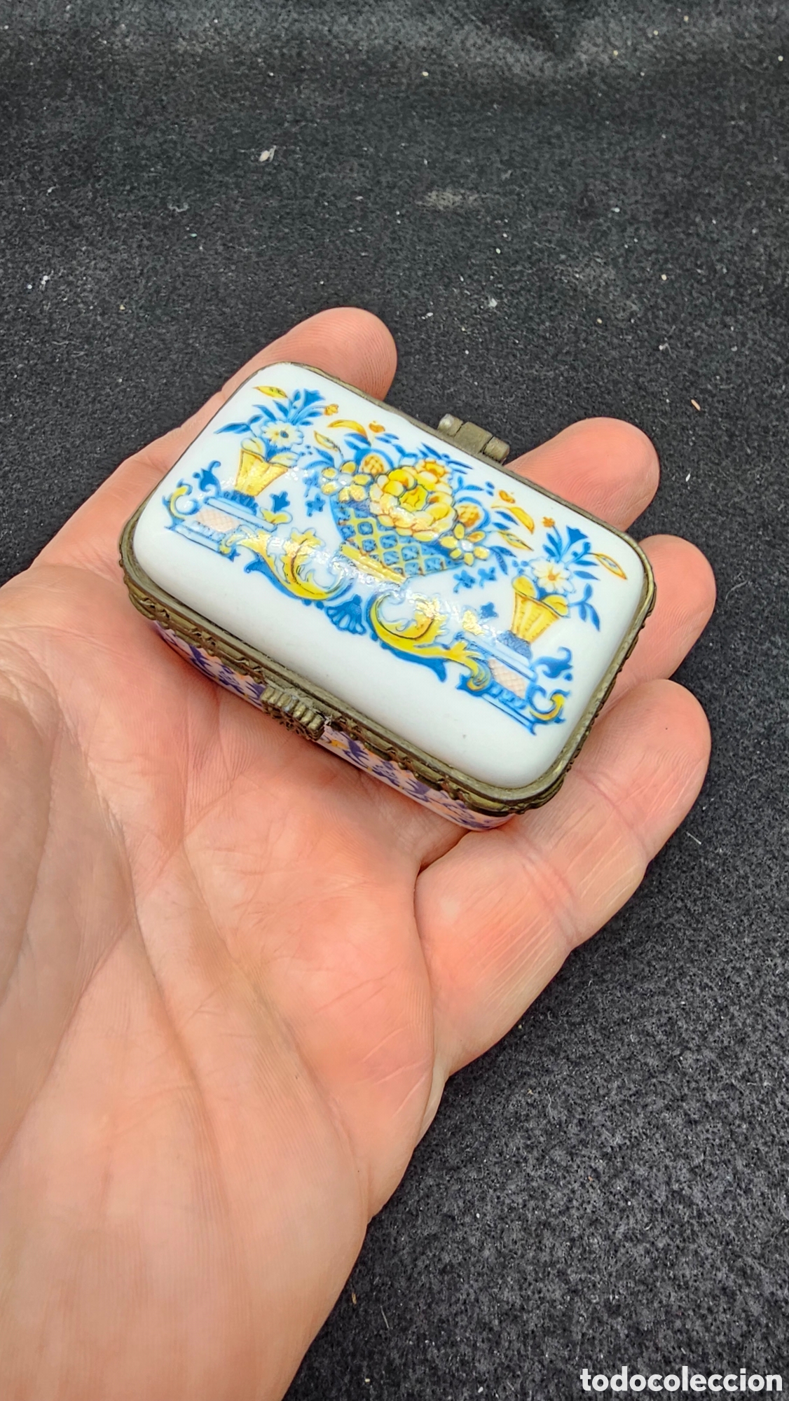 Antig&uuml;edades: Cajita de porcelana de colecci&oacute;n