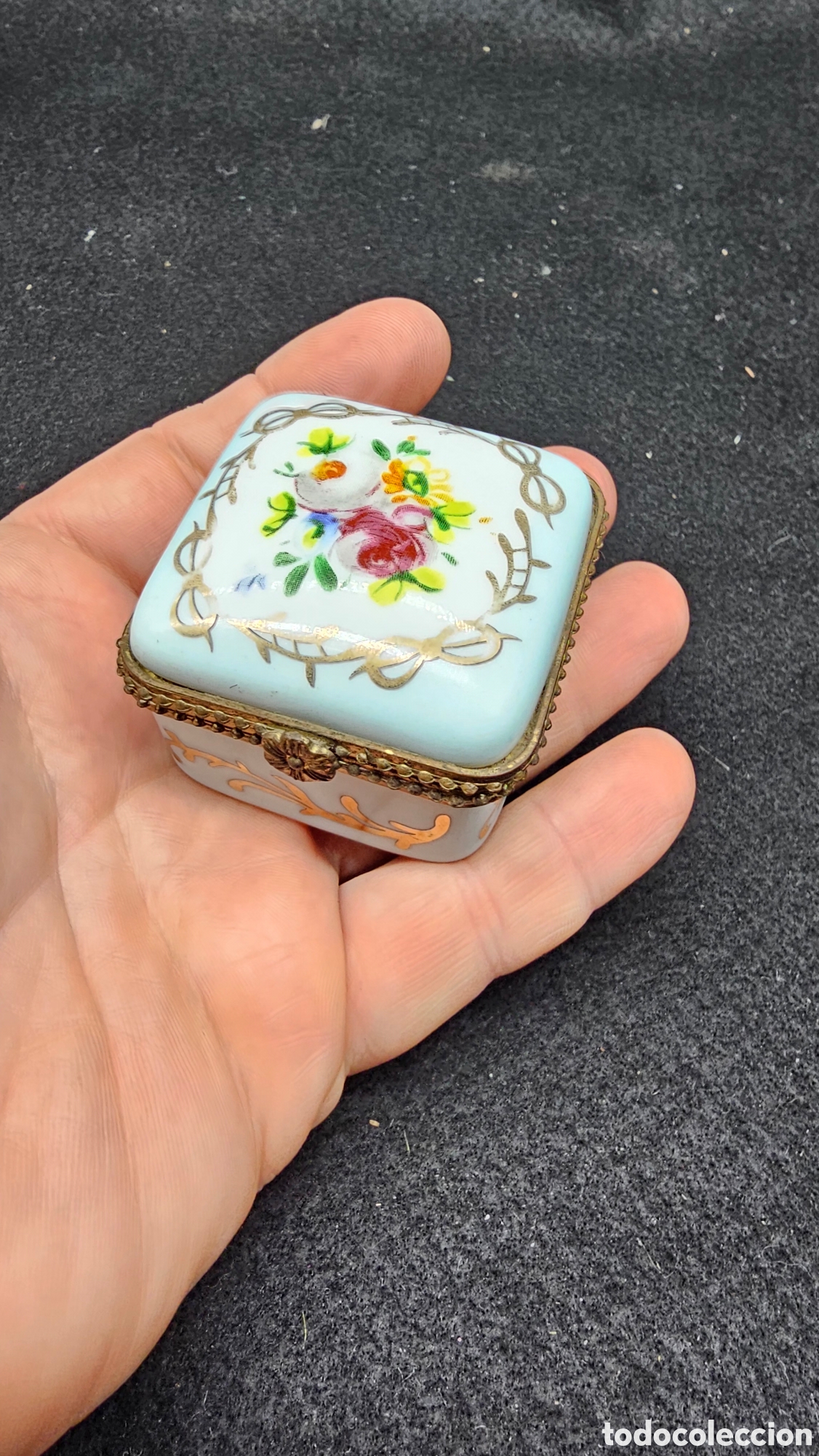Antig&uuml;edades: Cajita de porcelana de colecci&oacute;n