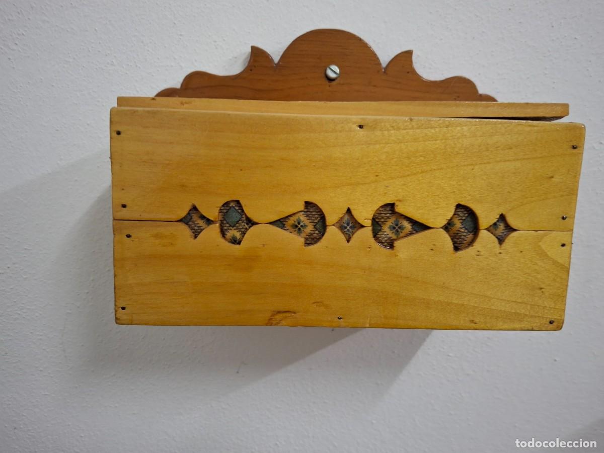 Antig&uuml;edades: Pareja De Antiguas Cajas Saleras / Especeros De Pared - Madera Maciza Con Tapas Batientes - Cortijo