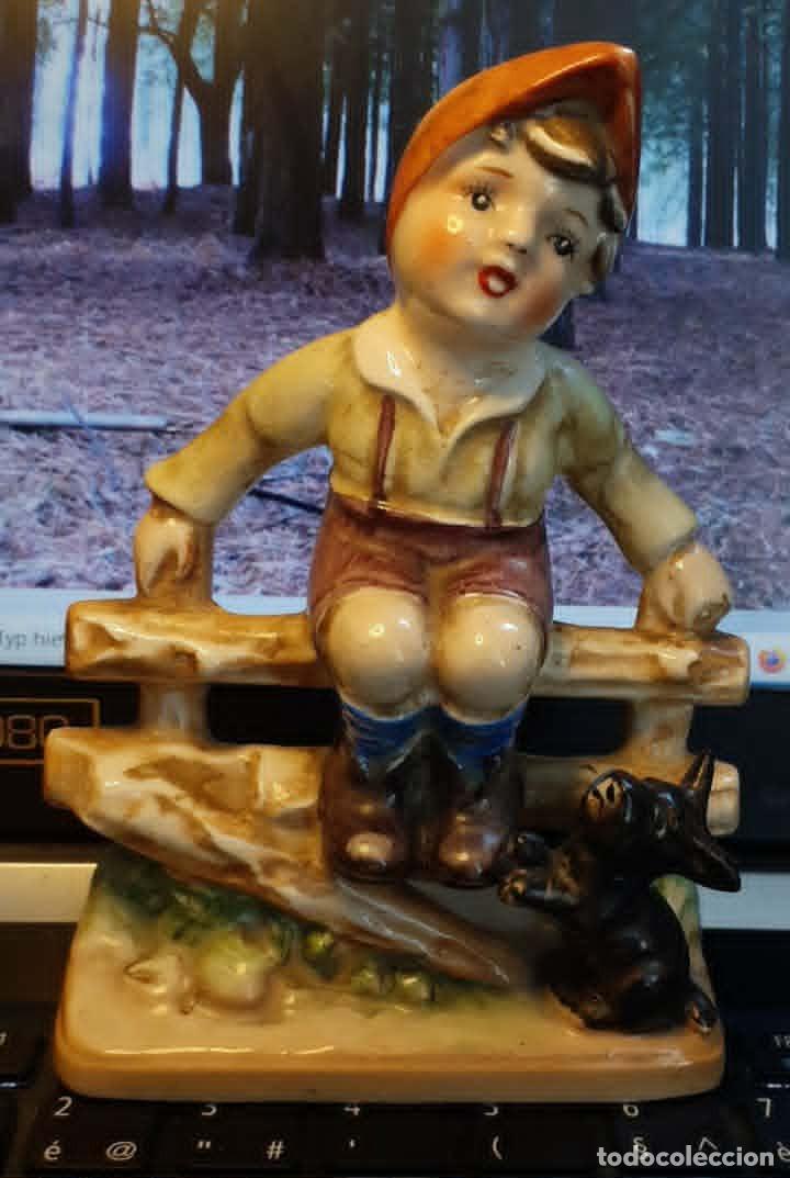 Antig&uuml;edades: Una figura Hummel con perrito