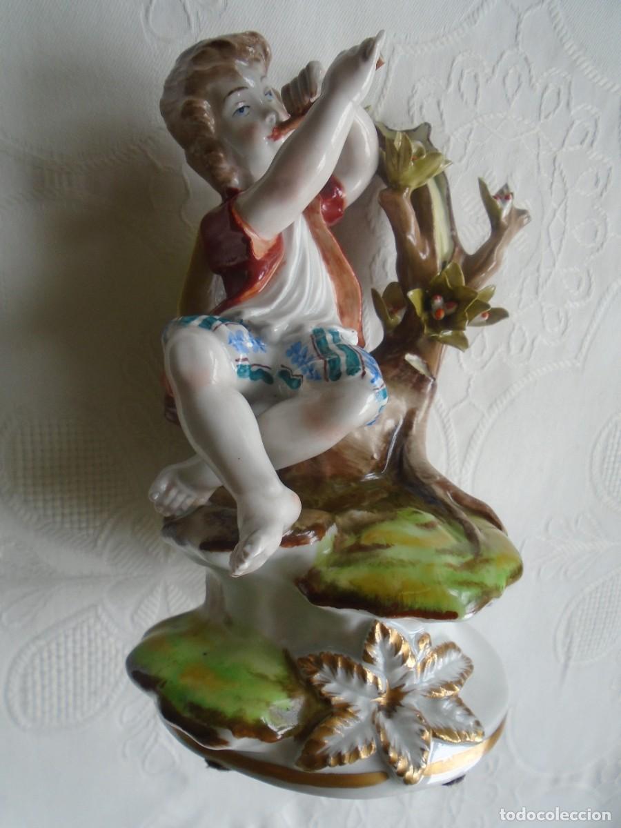 Antig&uuml;edades: NI&Ntilde;O DE PORCELANA HISPANIA, MANISES. A&Ntilde;OS 40. MARCAS ESTAMPADAS E INCISAS.