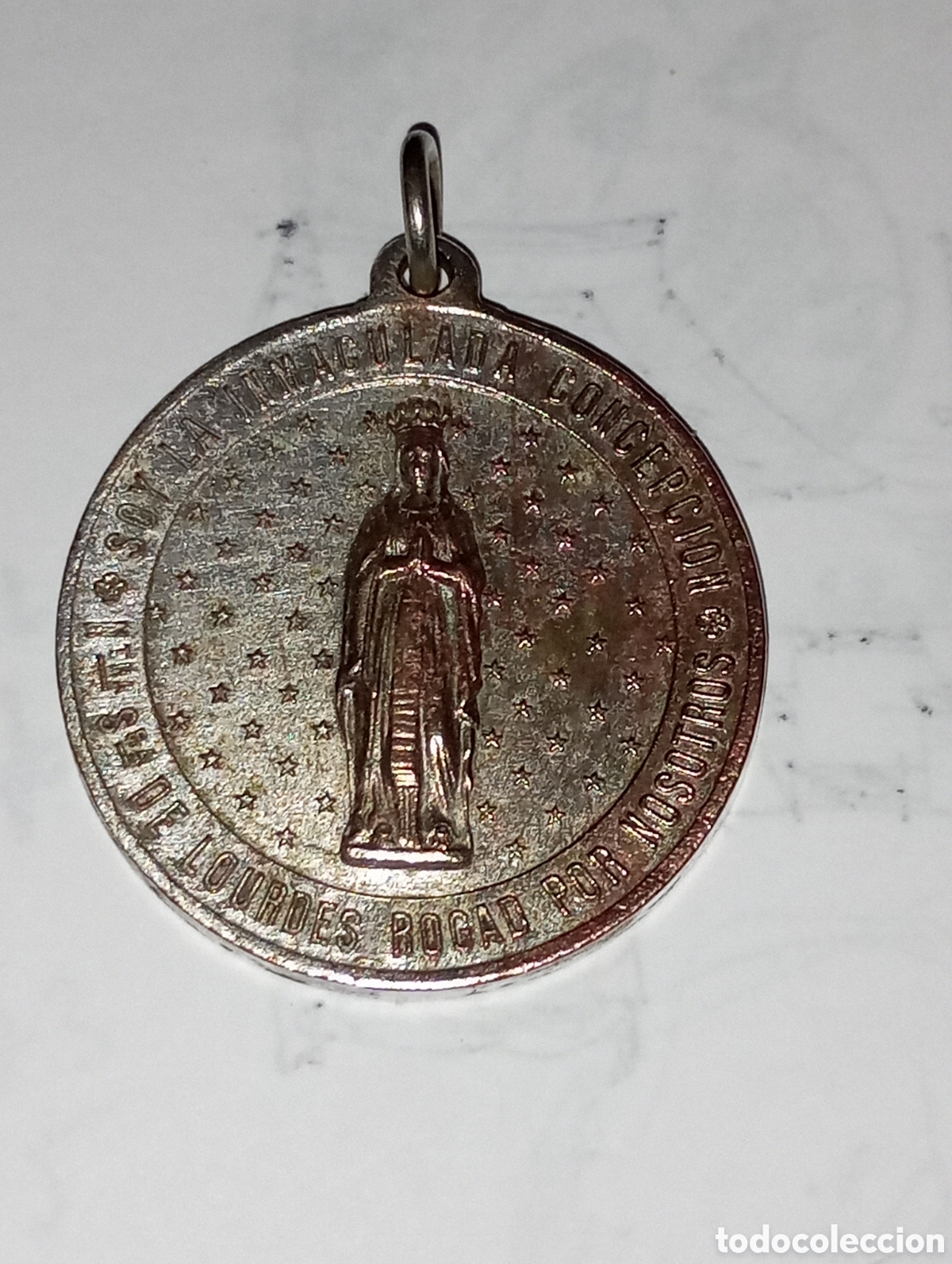 Antig&uuml;edades: Medalla nuestra se&ntilde;ora de Lourdes gruta milagrosa En metal 3.50 cms